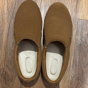 Easy Spirit women Tan Slip-On clog